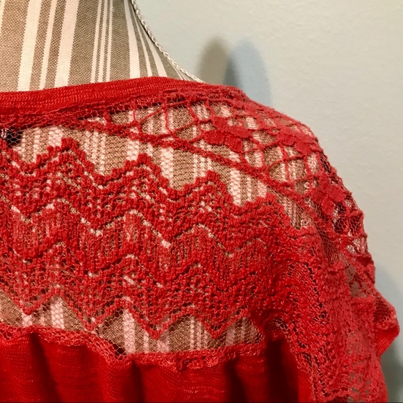 Red Sleeveless Top With Lace Detail Size Large - Picture 5 of 6